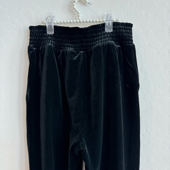 NEW Commando Women's Velvet Jogger Pants Black Pull-On Elastic Waist Pockets Med - Picture 6 of 7